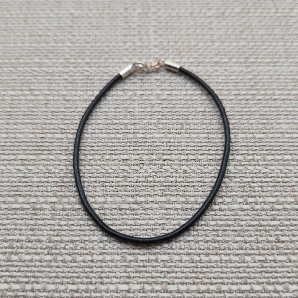 7.5 Inch Sterling Silver And Black Leather Simple Bracelet B768